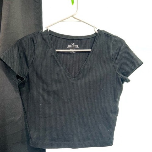 Hollister Black V-Neck Ribbed Crop Top - Picture 2 of 2